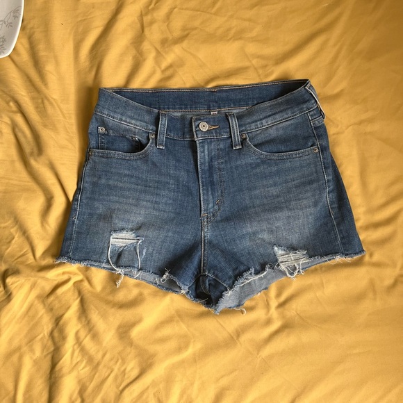 Levi’s Denim Shorts - Picture 3 of 4
